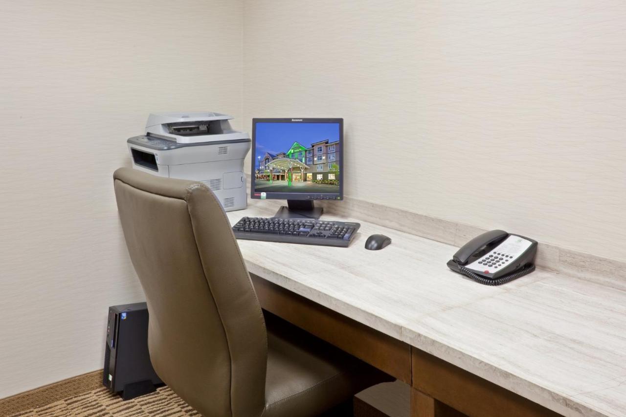 Holiday Inn Hotel & Suites Surrey East - Cloverdale By Ihg Eksteriør billede
