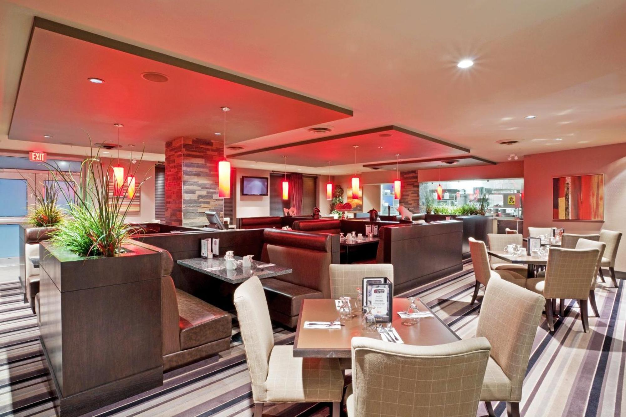 Holiday Inn Hotel & Suites Surrey East - Cloverdale By Ihg Eksteriør billede
