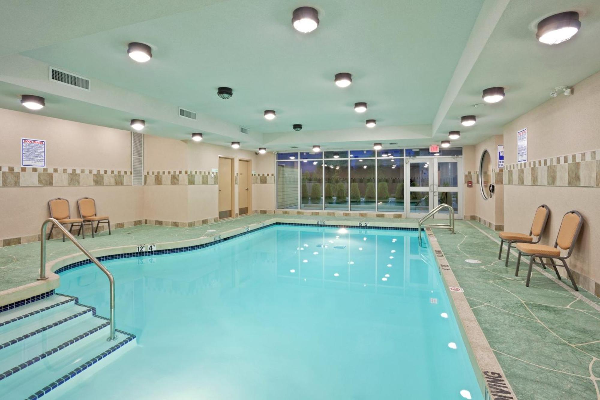 Holiday Inn Hotel & Suites Surrey East - Cloverdale By Ihg Eksteriør billede