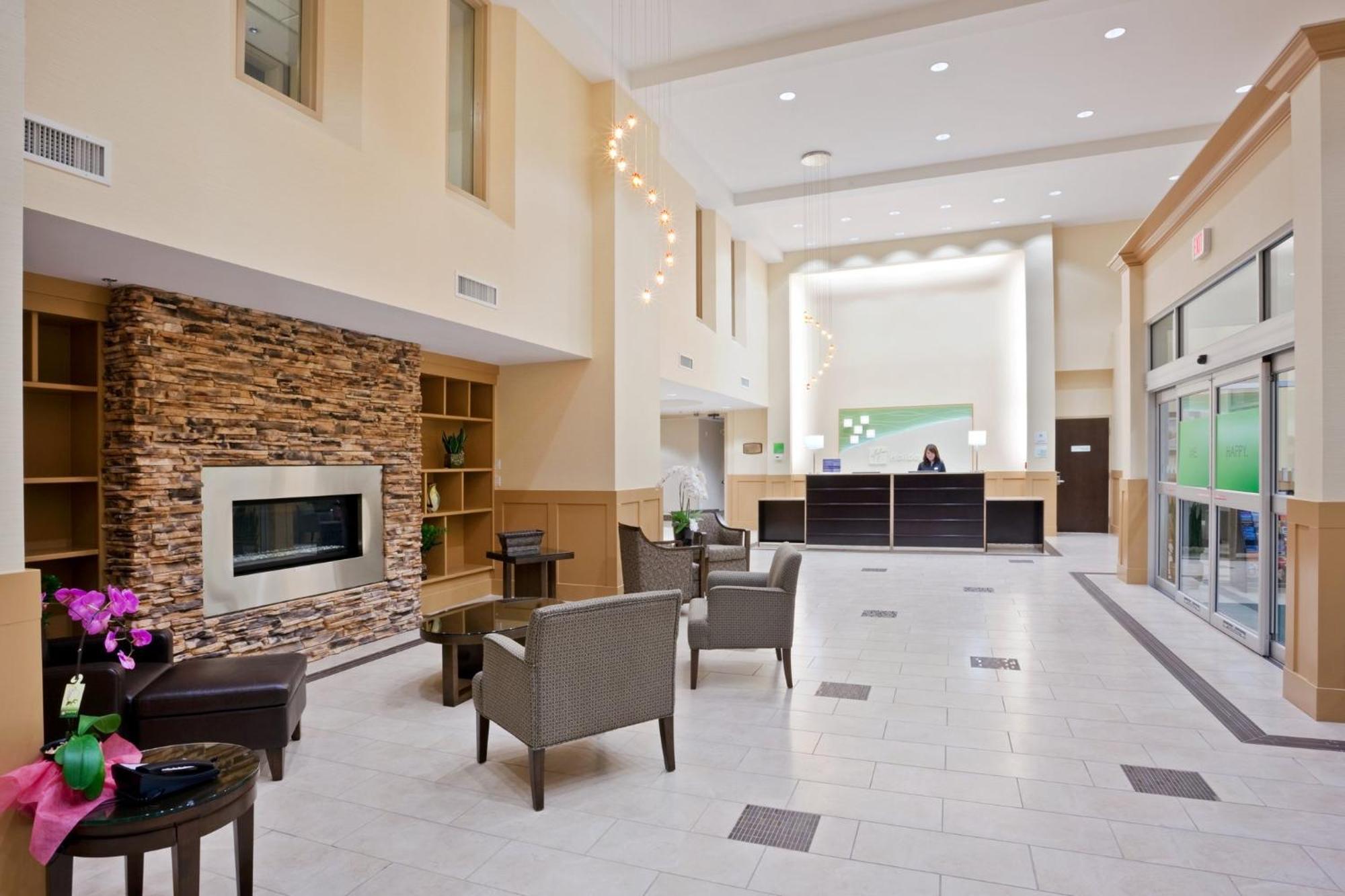 Holiday Inn Hotel & Suites Surrey East - Cloverdale By Ihg Eksteriør billede