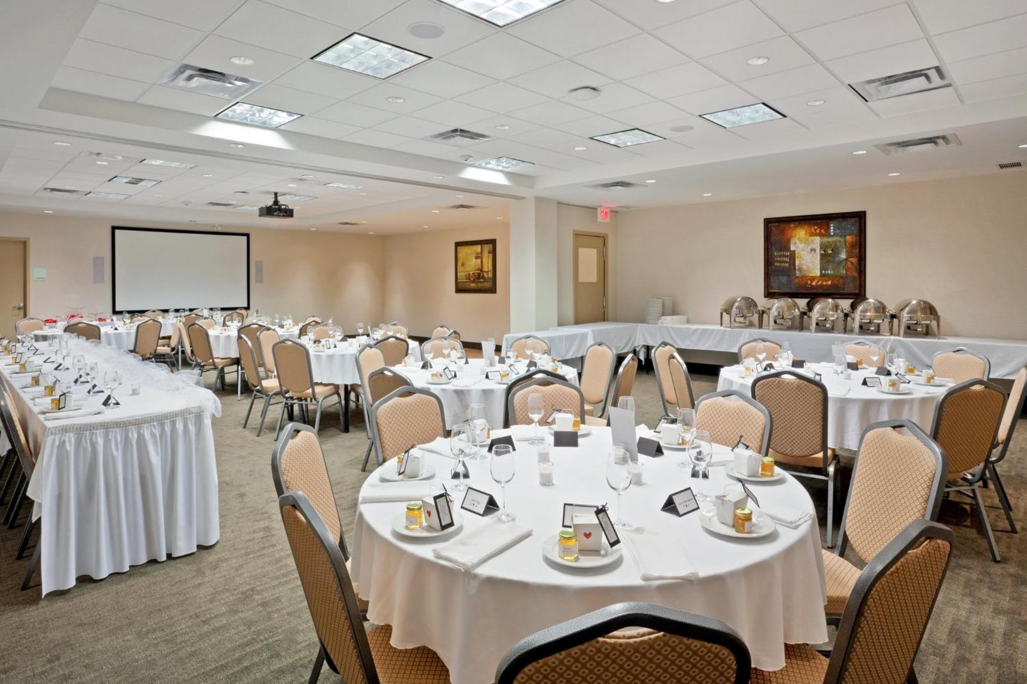 Holiday Inn Hotel & Suites Surrey East - Cloverdale By Ihg Eksteriør billede