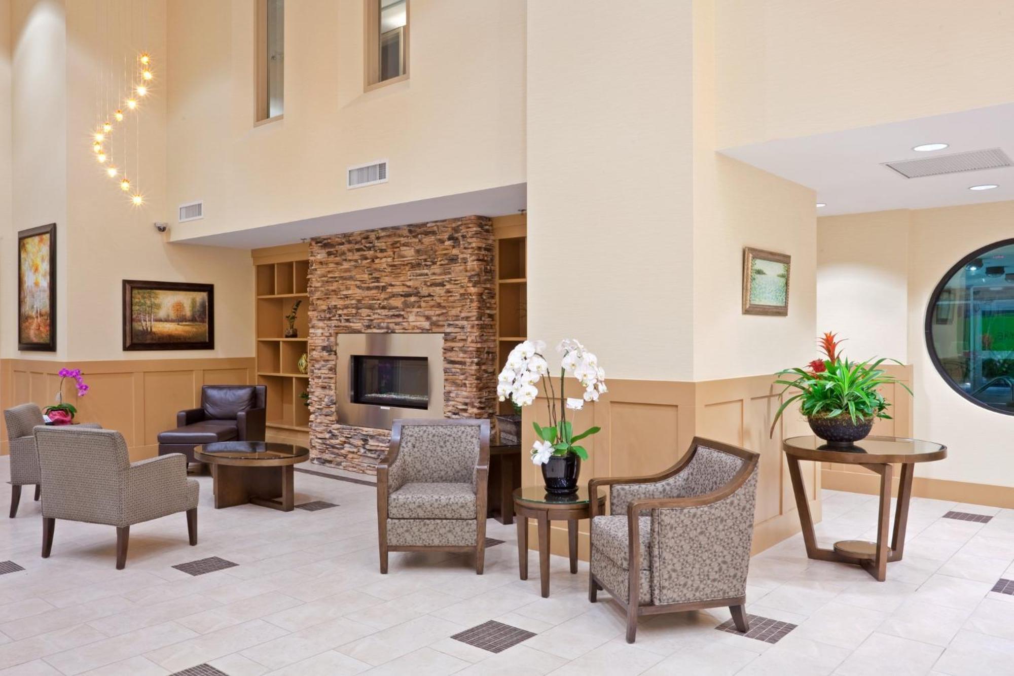 Holiday Inn Hotel & Suites Surrey East - Cloverdale By Ihg Eksteriør billede