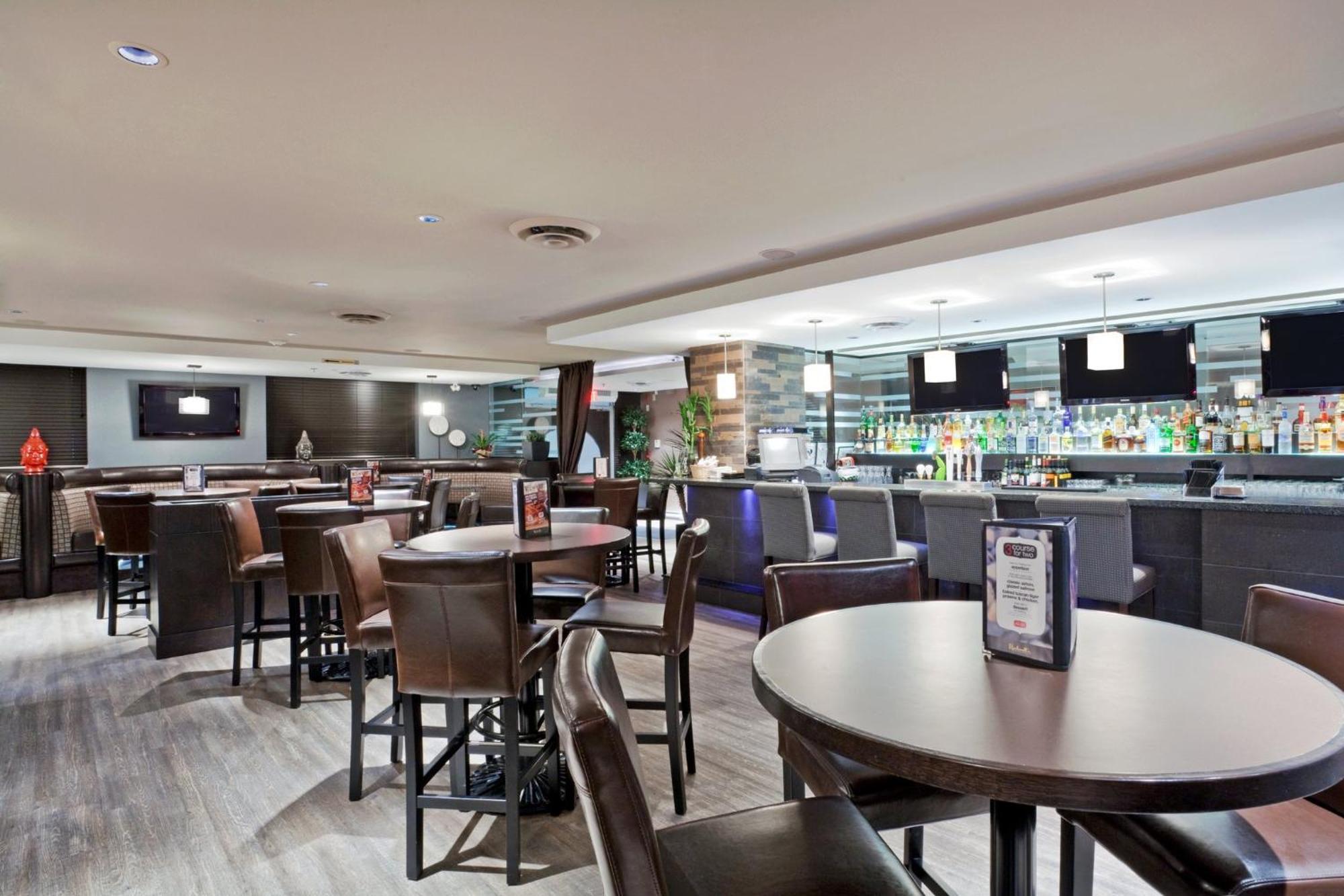 Holiday Inn Hotel & Suites Surrey East - Cloverdale By Ihg Eksteriør billede