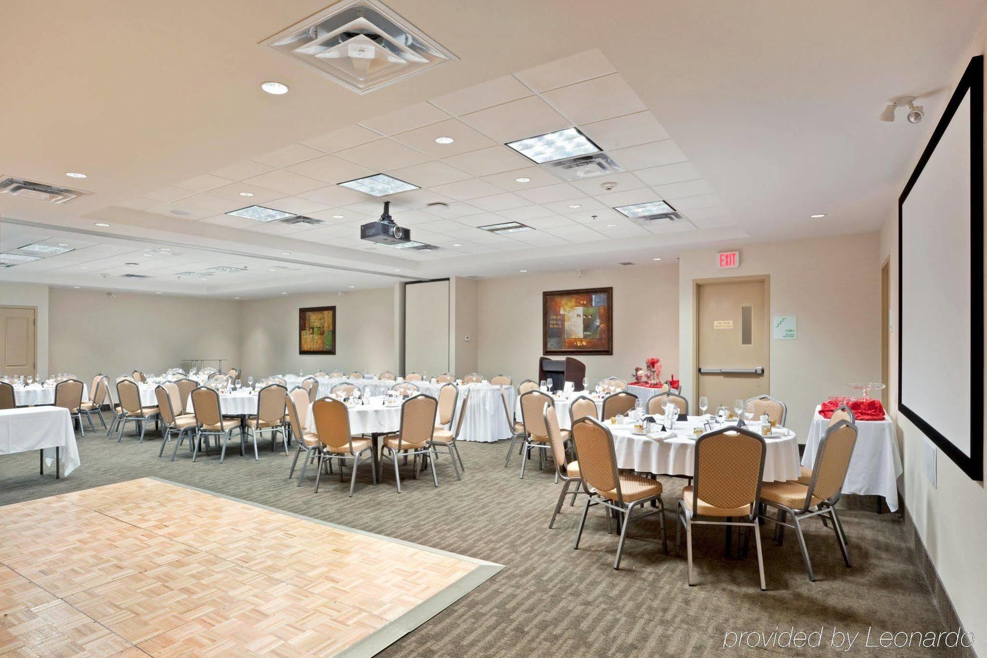 Holiday Inn Hotel & Suites Surrey East - Cloverdale By Ihg Eksteriør billede