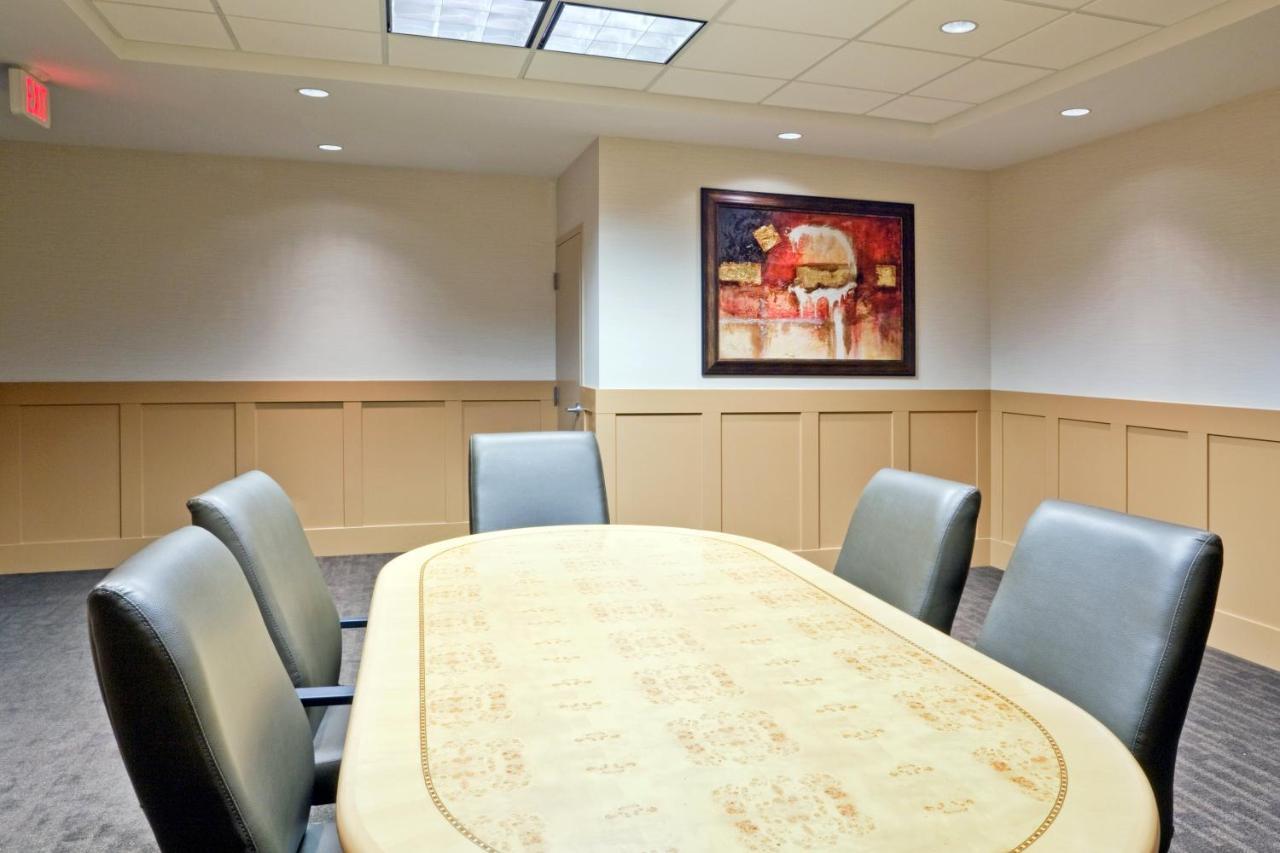 Holiday Inn Hotel & Suites Surrey East - Cloverdale By Ihg Eksteriør billede
